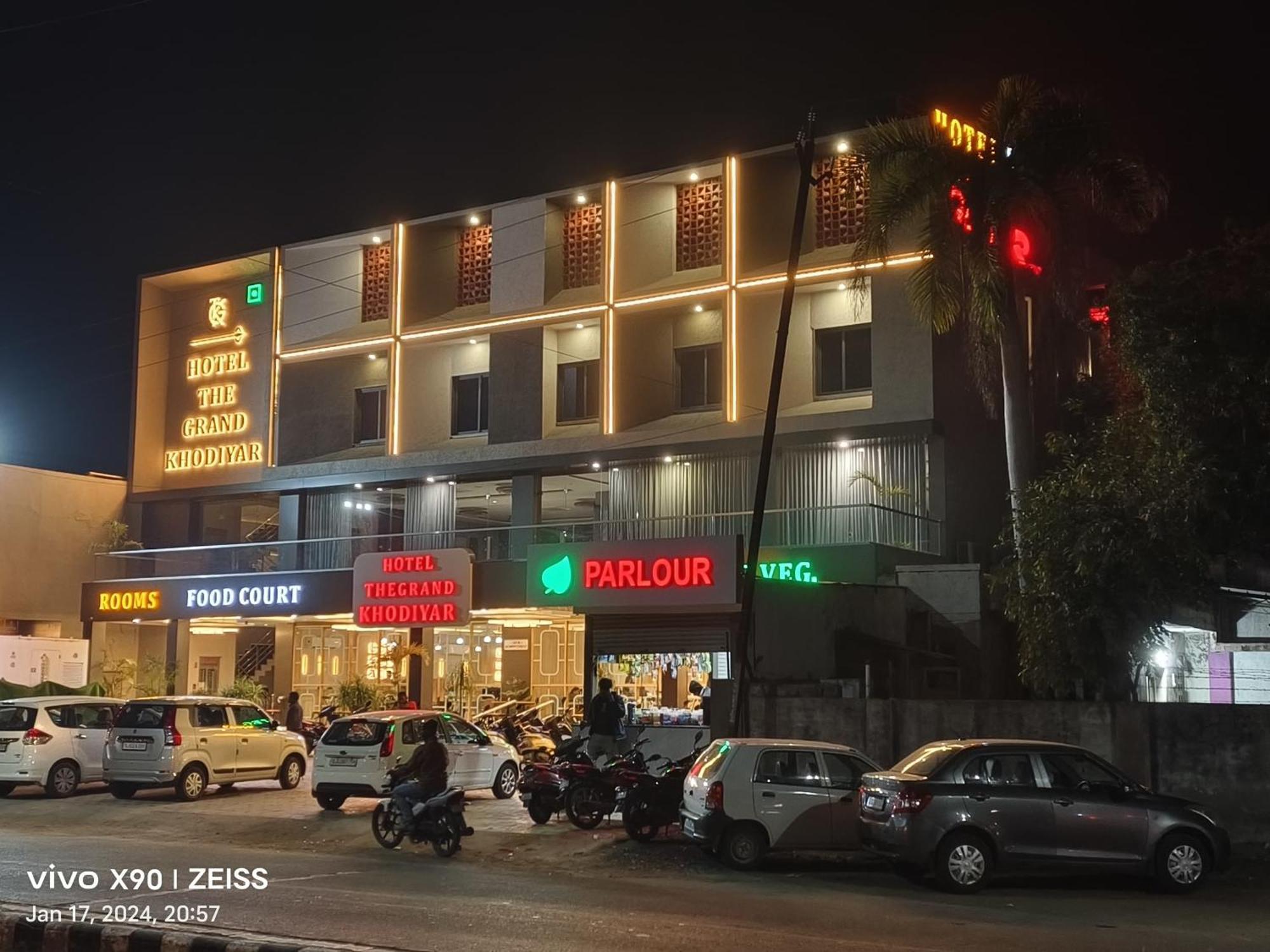 Hotel The Grand Khodiyar Visnagar 外观 照片